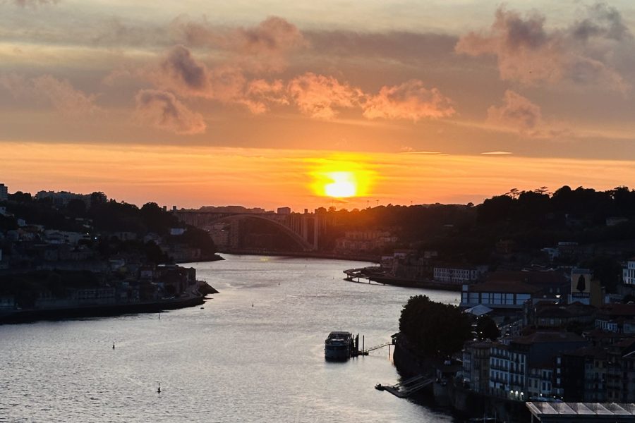 Porto to Gaia Sunset Walking Tour – Port Wine Included